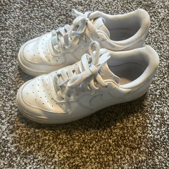 Nike Air Force 1 Shoes - Picture 2 of 9